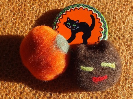 Felted Soap in tin Black Cat, colors orange and green