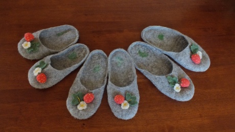 Felted slippers natural grey with strawberry decoration